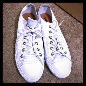 White converse size 10 women’s or 8 mens